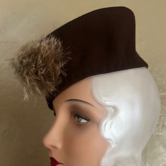 DASHING 1940s\' BROWN FELT \